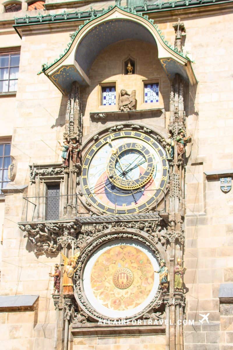 One of the best free things to see in Prauge is the Astronomical Clock (Orloj) on Old Town Hall tower featuring ornate medieval astronomical dial, calendar dial with zodiac signs, Gothic sculptures, and moving apostle figures above